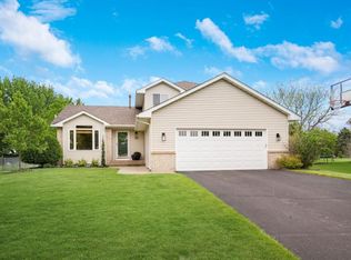 1827 Greenway Ave, Shakopee, MN 55379