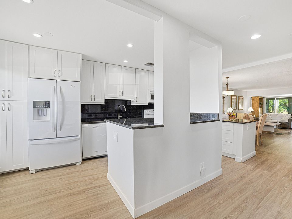 1st image of 2901 SW 15th Street #102