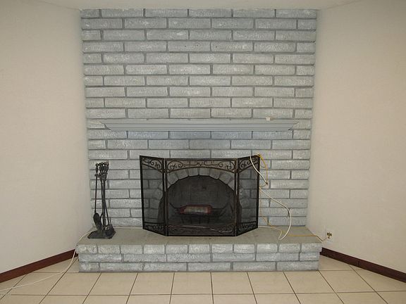 4th image of 230 E Wood Dr