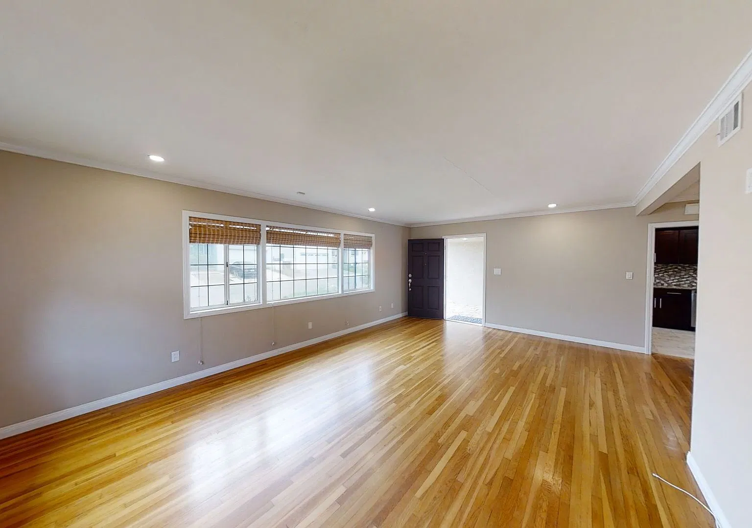 Beautiful 4BD/2BA, Quiet Neighborhood! — Photo 4