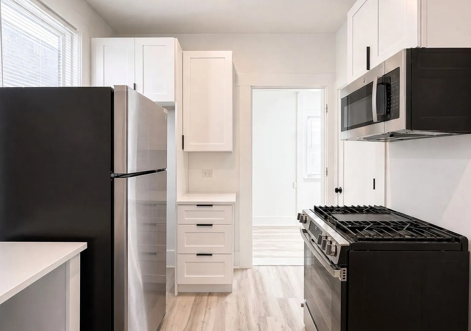 2 bed, 1100 sqft, $2,150 — Photo 3