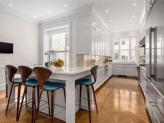 5th image of 12 E 80th St