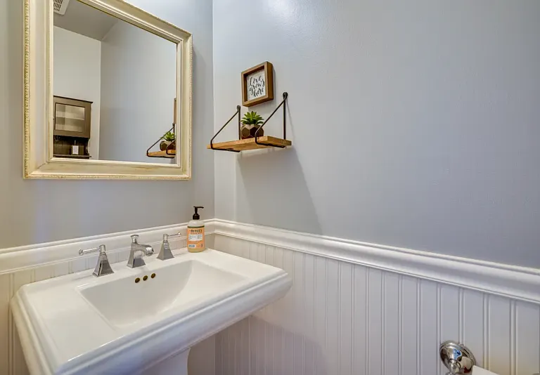 151 Rambling Rd — Photo 16