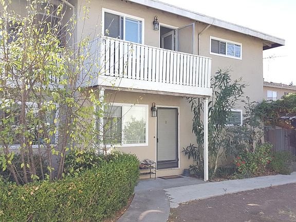 2nd image of 905 Fremont Pl