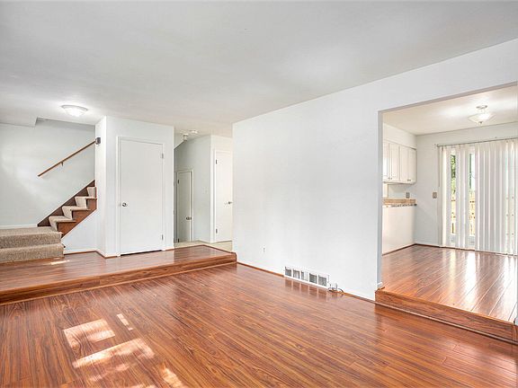 5th image of 1025 Springwood Dr SE