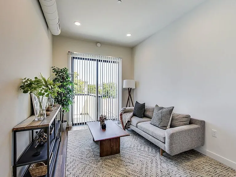 950 Lofts — Photo 30