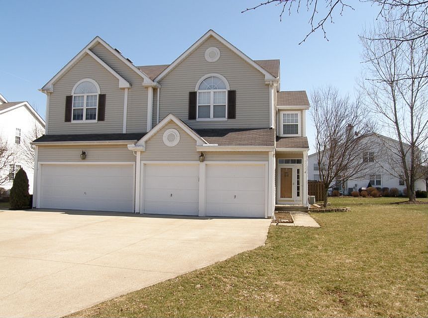 Welcome to 9777 Sugarbush! Live LARGE in this fabulous 3bed, 2.5bath townhome!