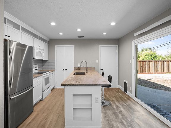 5th image of 6013 Keats Cir