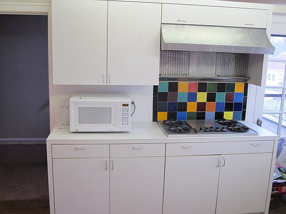 Cooktop area - lots of storage