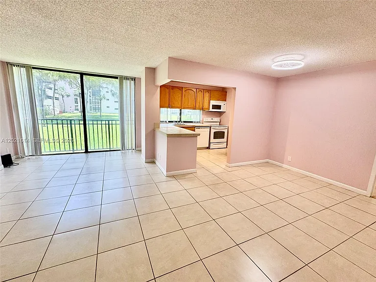 17011 N Bay Rd #117 — Photo 11