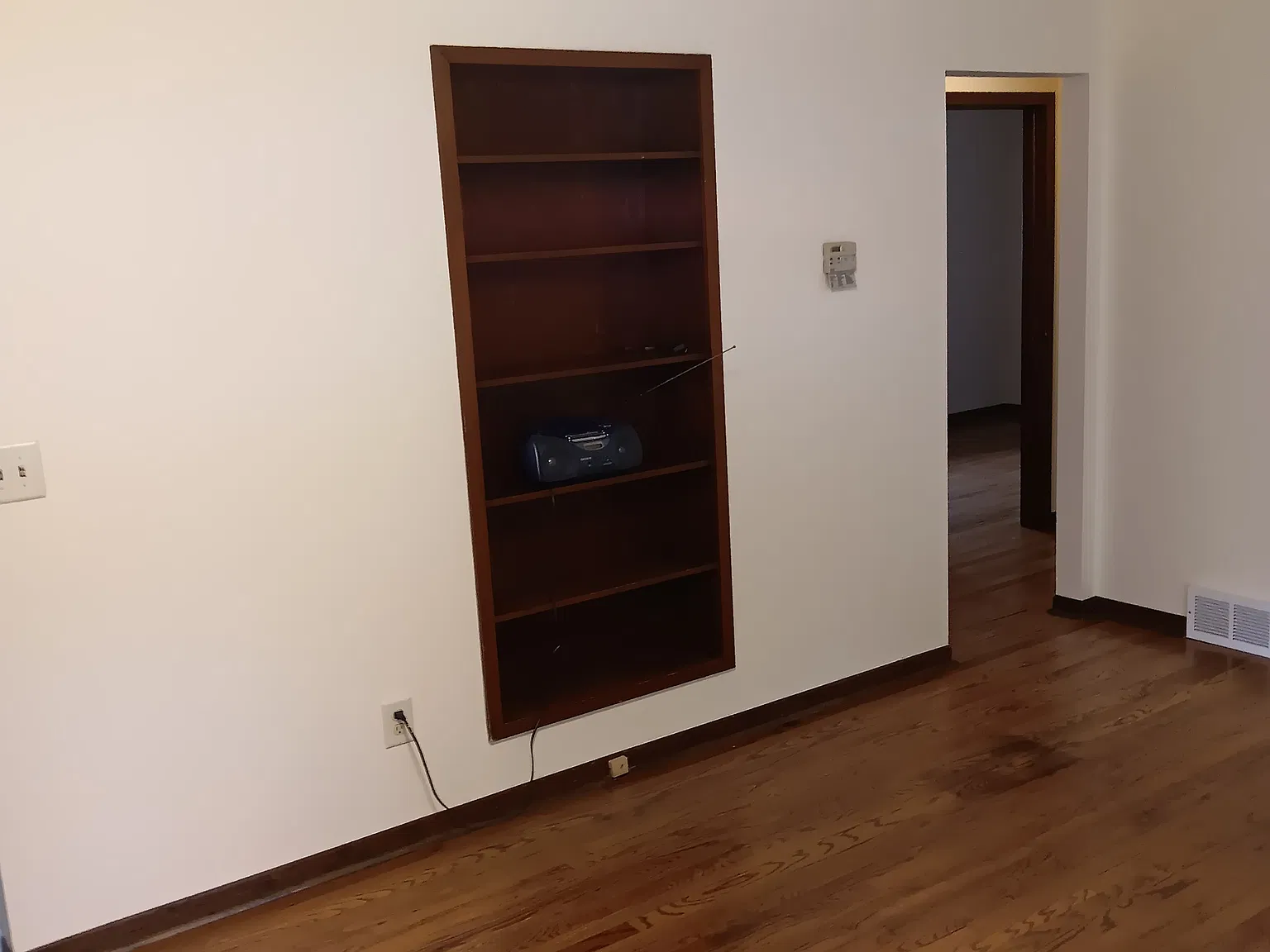 2 bed, 1.5 bath, 800 sqft, $1,100 — Photo 3