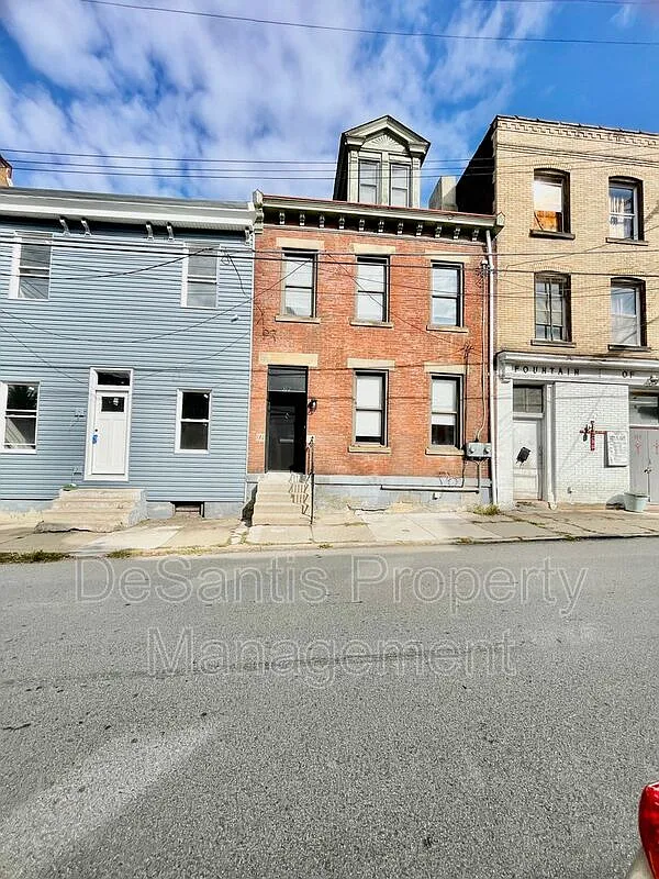 1 bed, 1.0 bath, 900 sqft, $1,100 — Photo 1