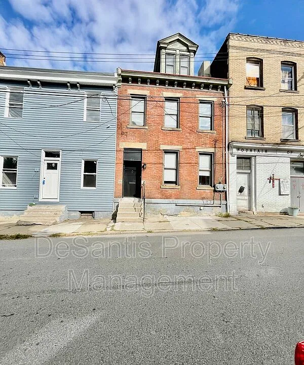 112 Hemlock St #1