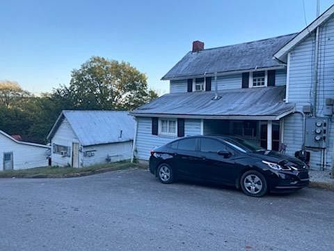 2nd image of 327 Alexander Street Harris St