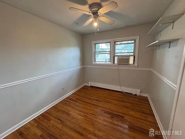 1038 Kingsland Ln — Photo 10