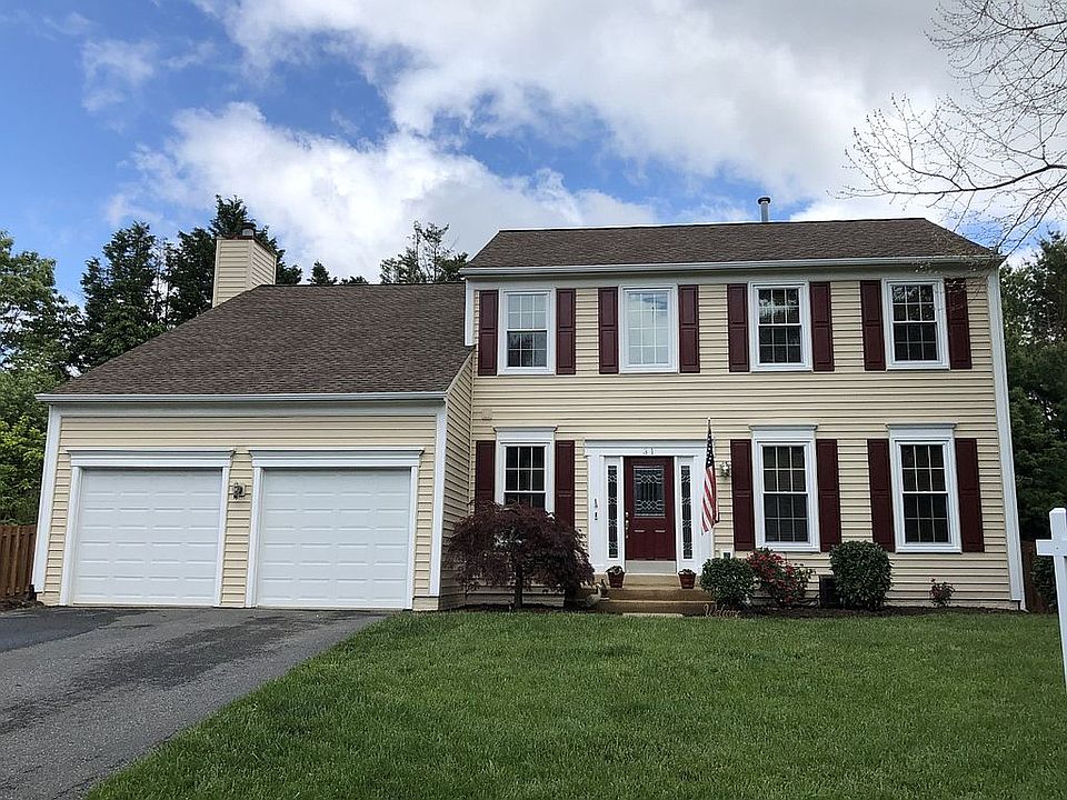 1st image of 31 Westhampton Ct