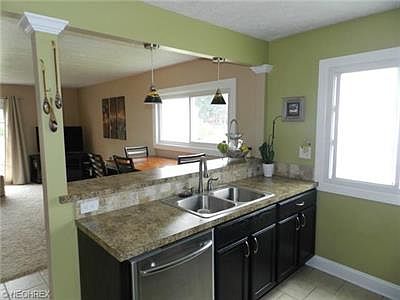 5th image of 10249 Wentworth St
