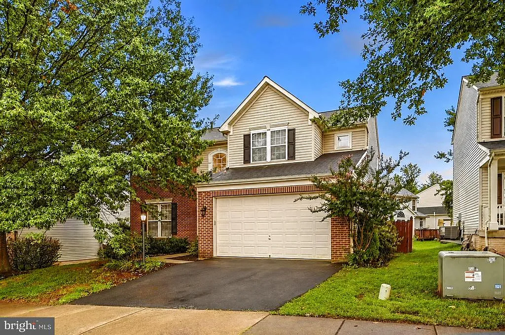 4 bed, 2.5 bath, 3316 sqft, $3,600 — Photo 3