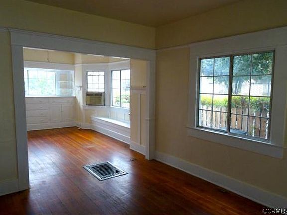 5th image of 956 E Villa St