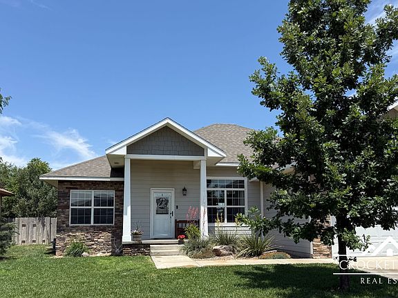 2nd image of 3111 Park View Dr