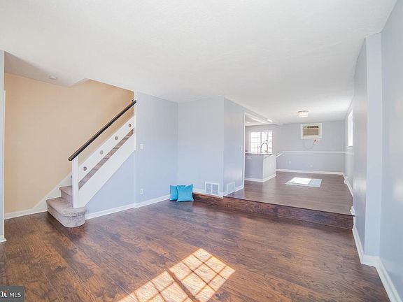3rd image of 214 Willowbrook Ave