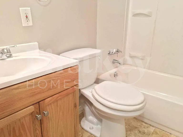2275 Glenoro Dr — Photo 13