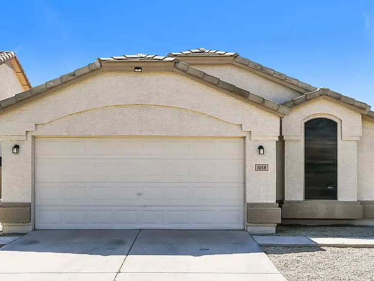 1058 S Sierra St — Photo 1