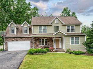 29 Hemlock St, Dallas, PA 18612