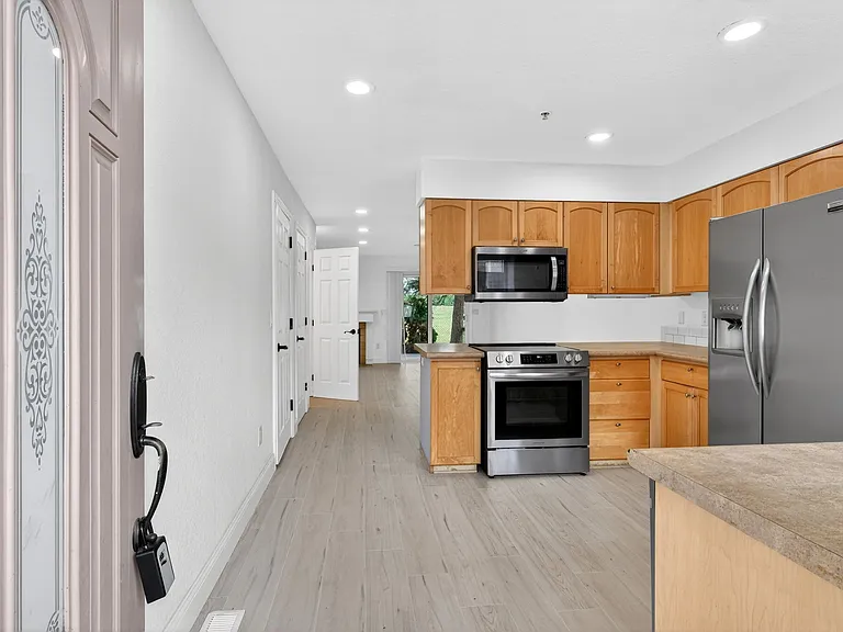 443 Harris Ln — Photo 2