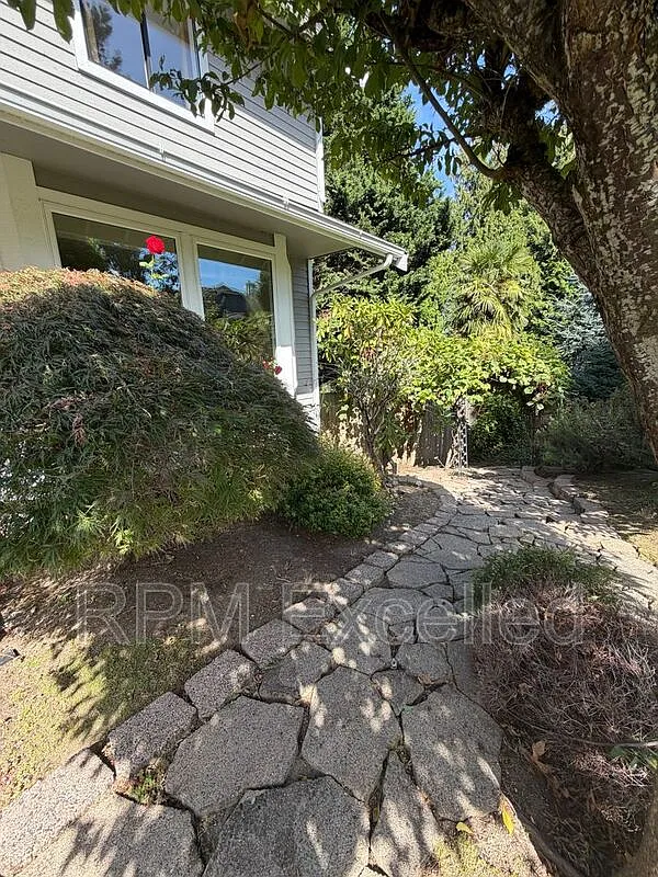 5 bed, 3.5 bath, 3510 sqft, $4,200 — Photo 4