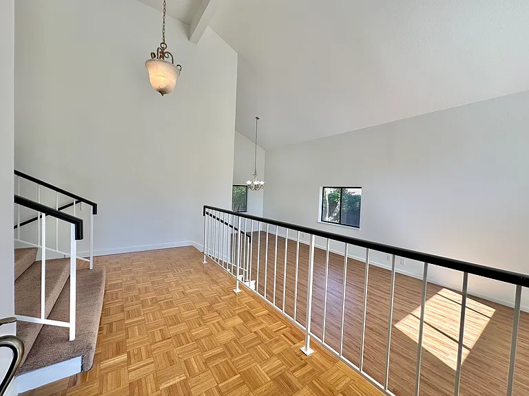 768 Rose Dr — Photo 3