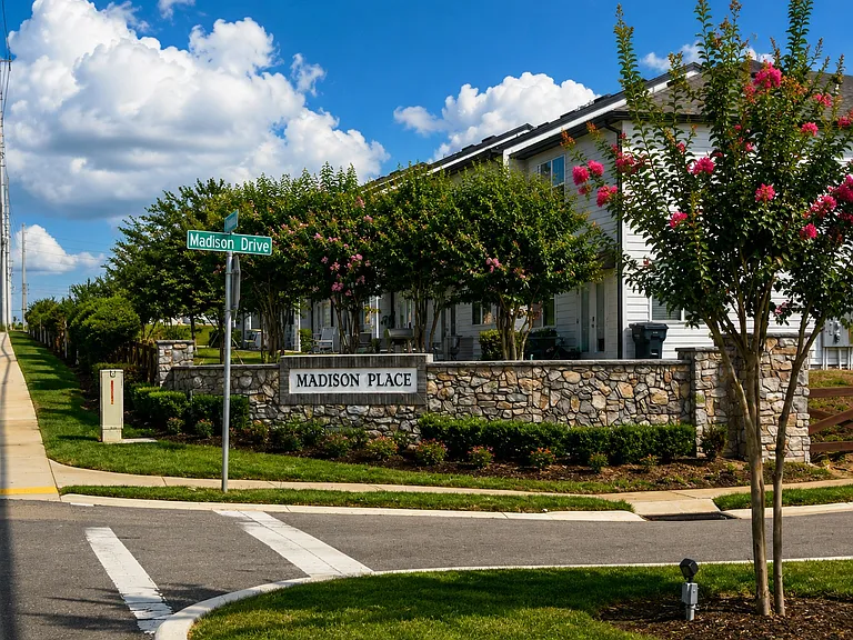 331 Madison Dr — Photo 1