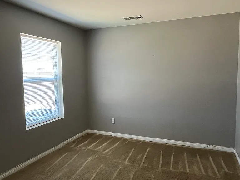 160 Yosemite Ave — Photo 9