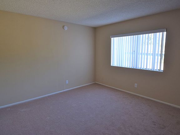 5th image of 12249 Oxnard St APT 103