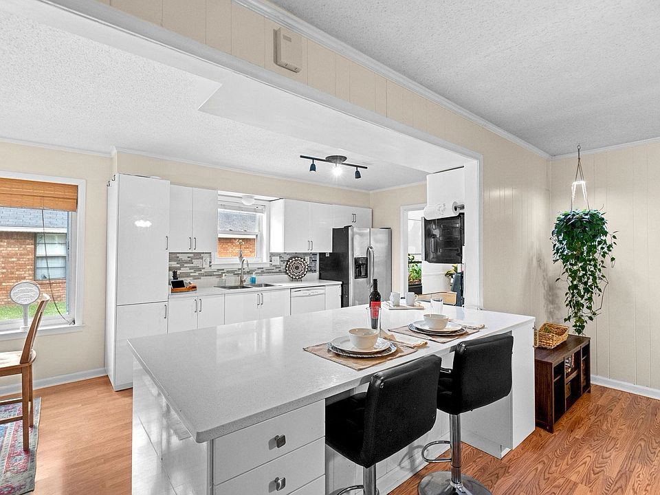 1st image of 6264 Skylight Dr