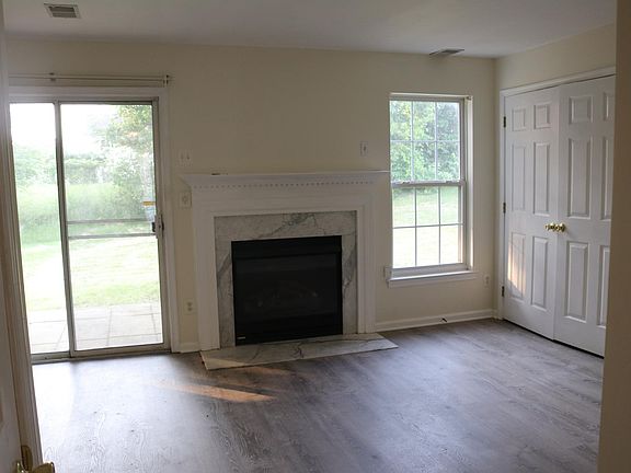 3rd image of 26 Boggs Ln