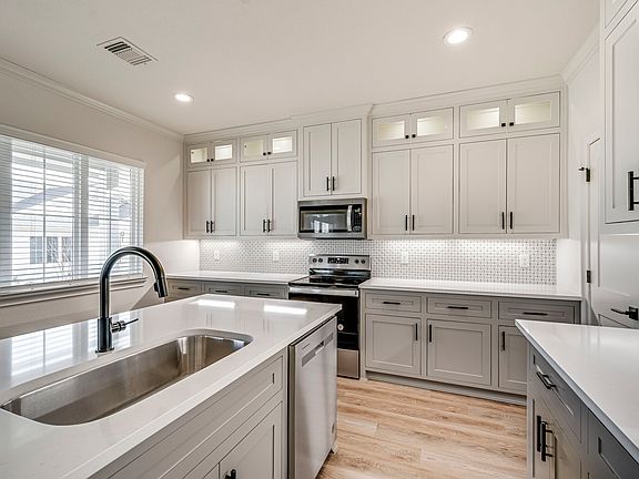 4th image of 312 Woodside Trl