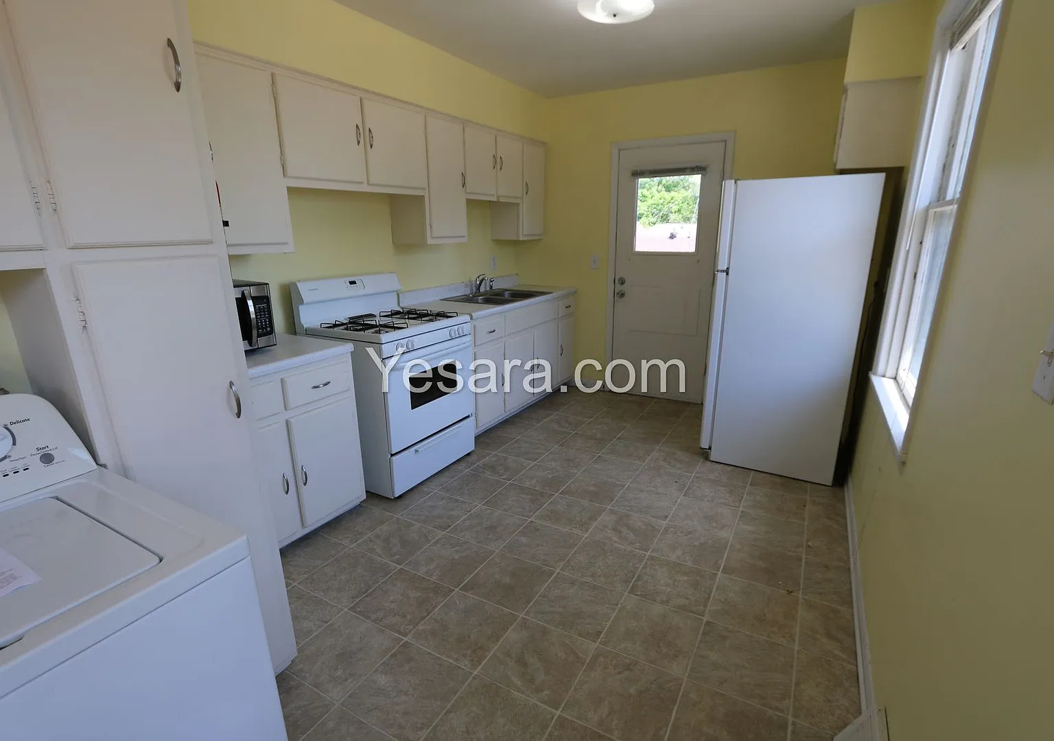 900 and 902 N 4th St — Photo 4