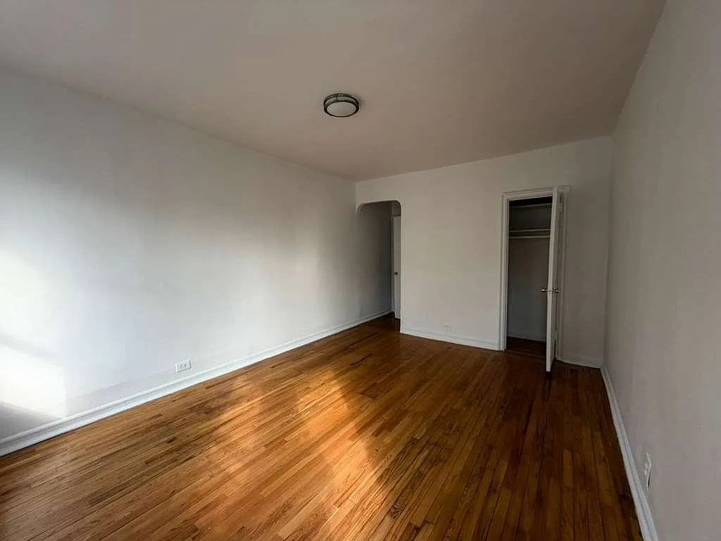 2095 Grand Concourse — Photo 2