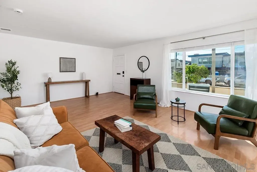 2 bed, 1.5 bath, 1350 sqft, $7,500 — Photo 1