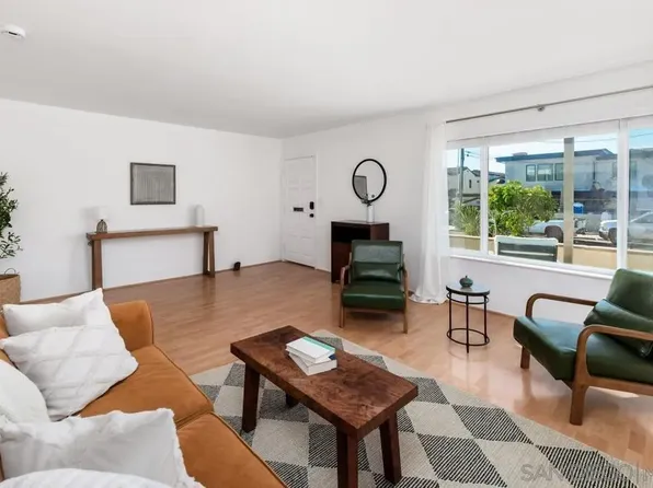 201 4th St APT A, Encinitas, CA 92024