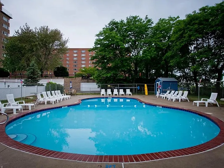 11720 Edgewater Dr #608 — Photo 4