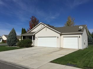 8711 Queensbury Dr, Pasco, WA 99301