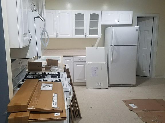 3rd image of 693 Cozine Ave