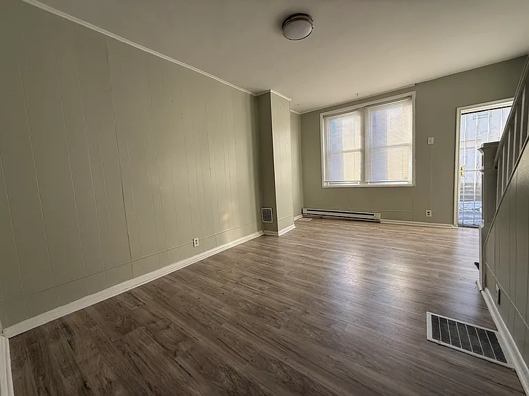 247 E Mayfield St — Photo 4