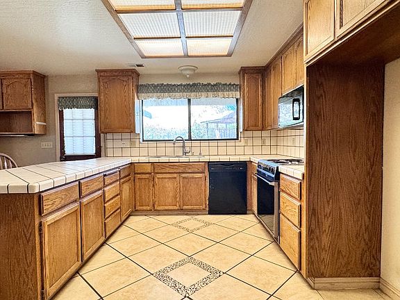 3rd image of 1470 Ghione Dr