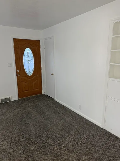 4 bed, 1900 sqft, $2,000 — Photo 3