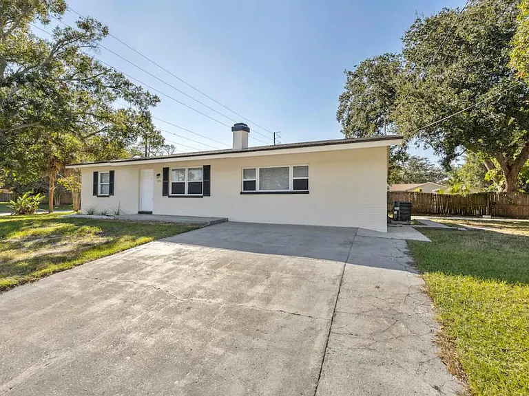 1004 N Betty Ln — Photo 24