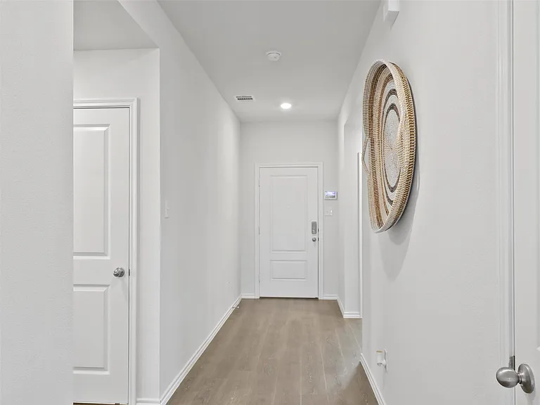 6113 Bracken Dr — Photo 2