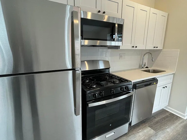 1917 Spring Garden St #6 — Photo 3